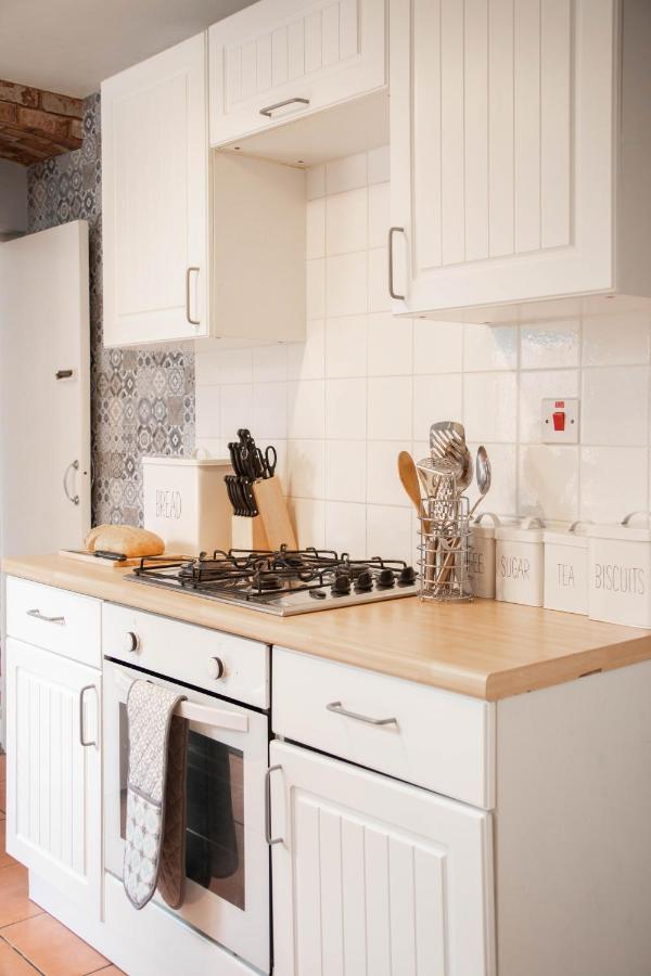 Cosy 3 Bedroom House - Private & Central - Ultra Wifi Canterbury Exterior photo